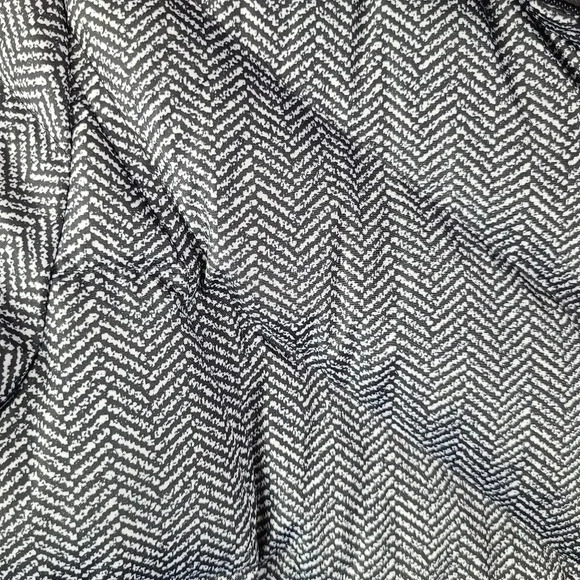 Lands' End black and grey Chevron puffer coat - Picture 5 of 11